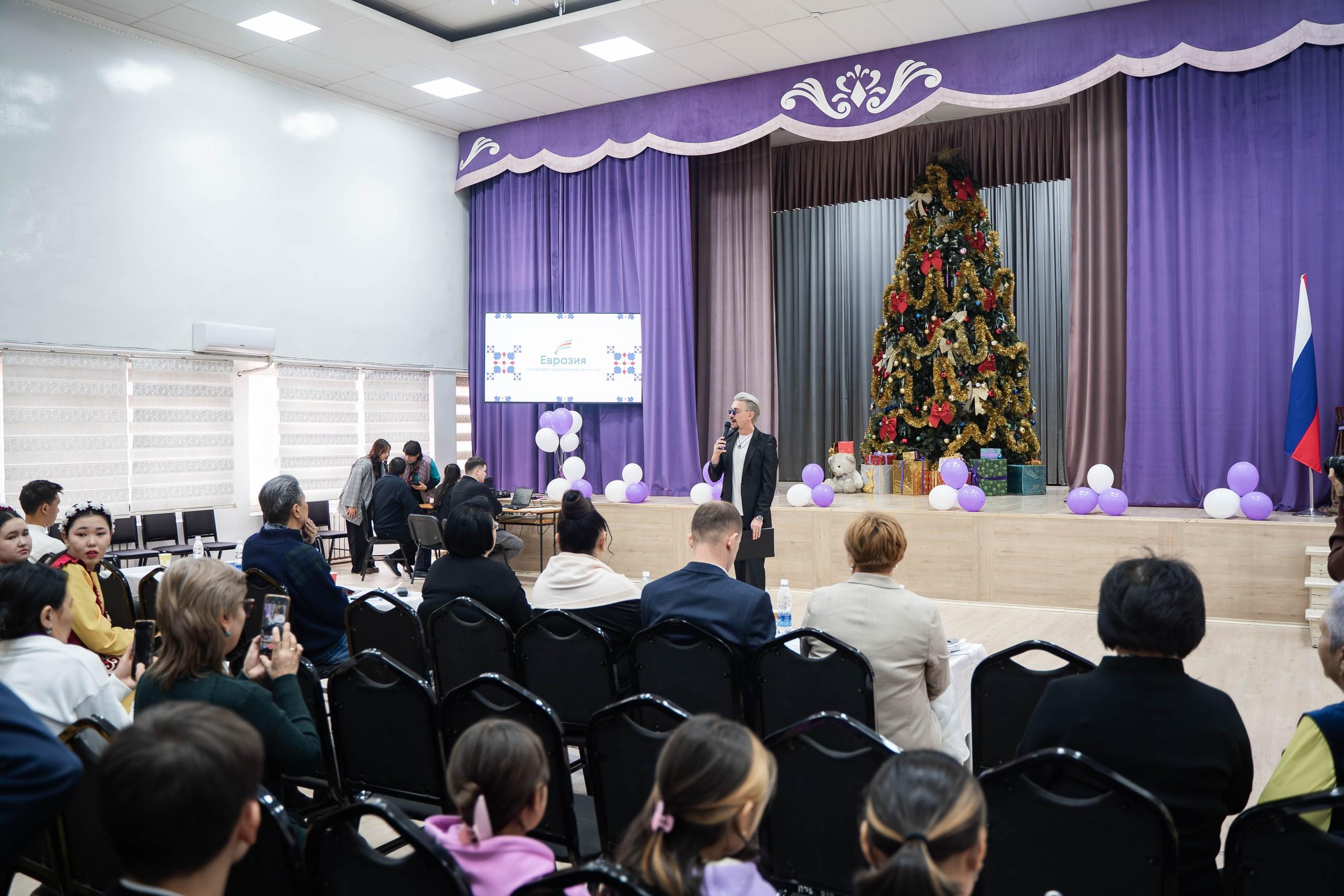В Бишкеке состоялся конкурс &laquo;Русских народных песен&raquo;. (Фото)
