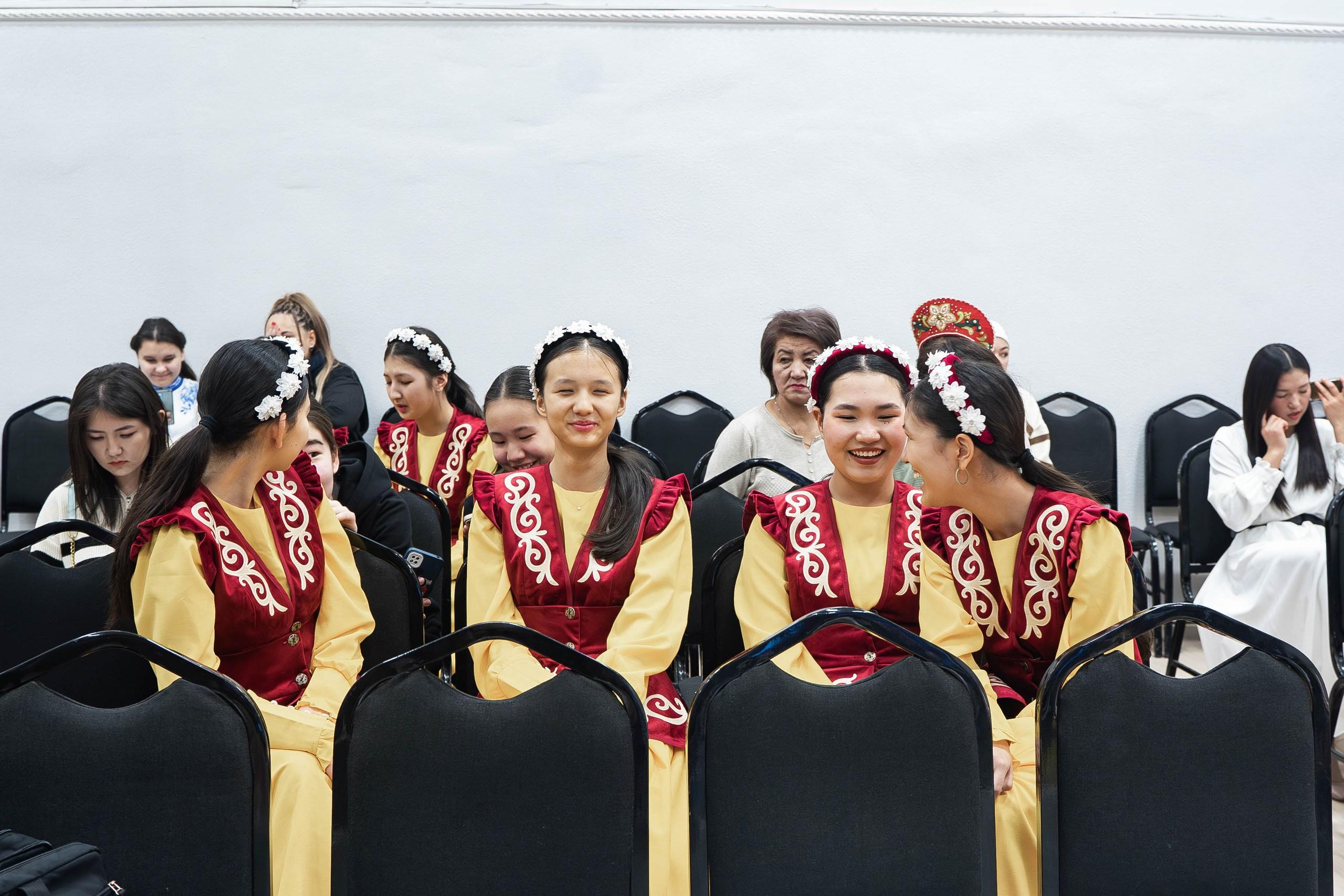 В Бишкеке состоялся конкурс &laquo;Русских народных песен&raquo;. (Фото)