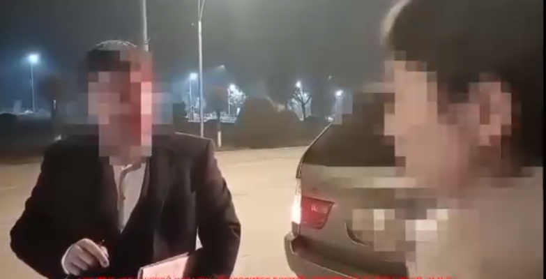 Ош ОИИБсинин бөлүм башчысы АКШ жаранынан акча талап кылып жаткан жеринен кармалды