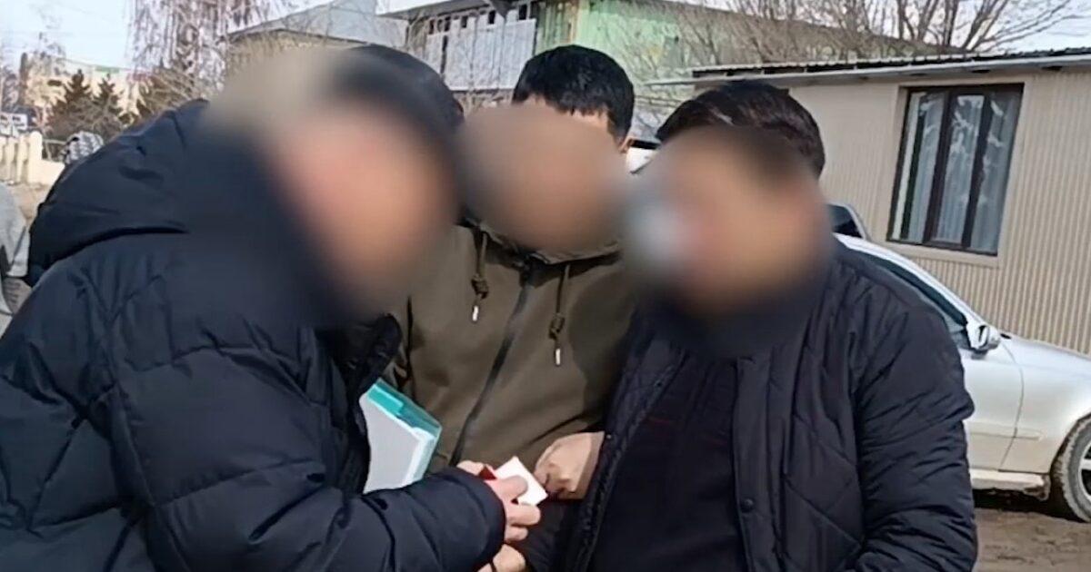 Тамга айыл өкмөтүнүн адиси опузалап пара алууга шектелип кармалды