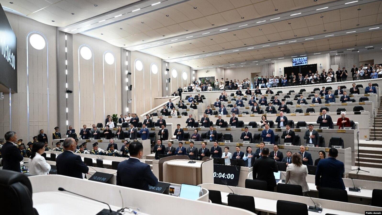 Париж соту Франциянын мурдагы президенти Николя Саркозини беш жылга кести