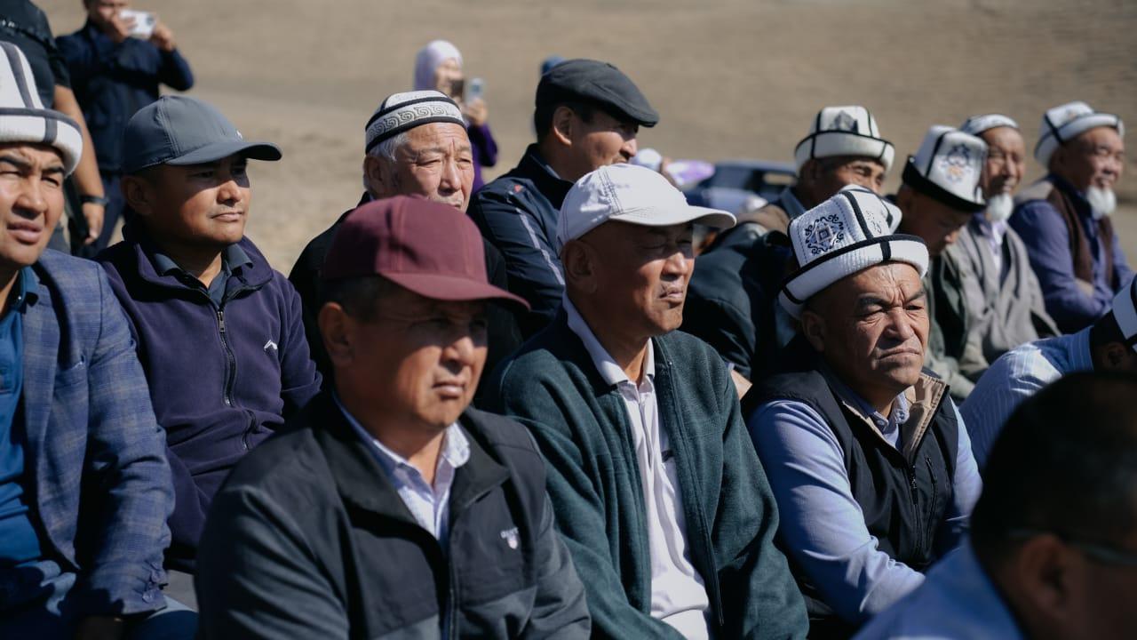 Күн панелдери астына клубника да өстүрөбүз. Баткенде уникалдуу "Агровольтайка" долбооруна старт берилди. 
&nbsp;